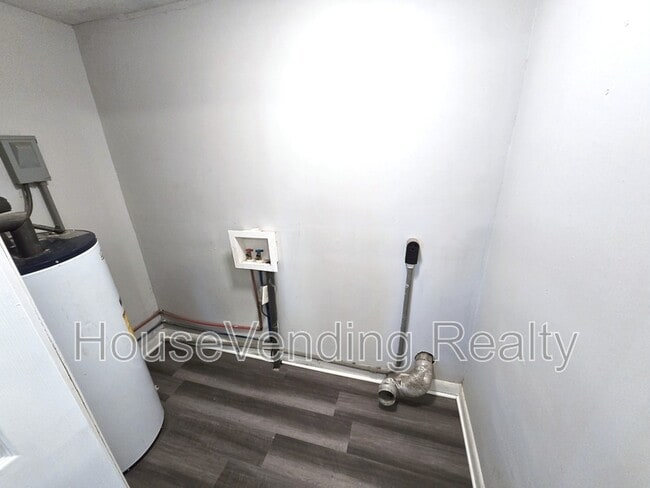 Building Photo - 2326 Grove St