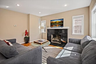 Building Photo - 808 W Broad St