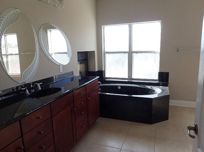 Building Photo - 9047 Orlando Ave