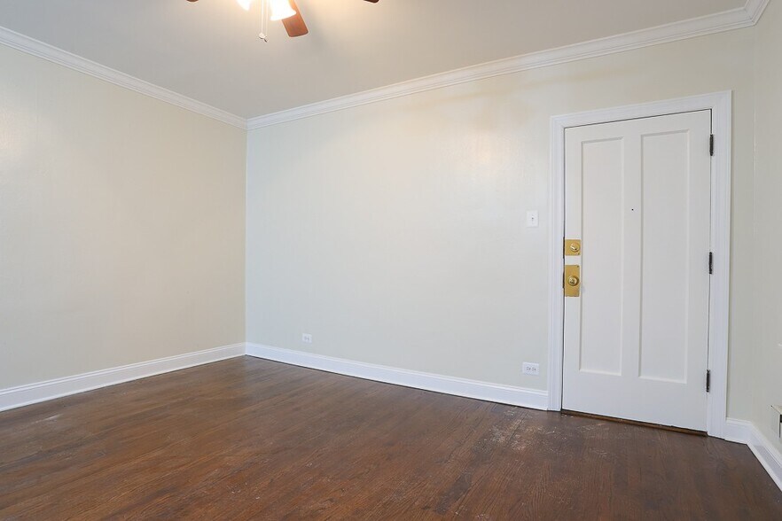 Building Photo - 3817.5 N Greenview Ave