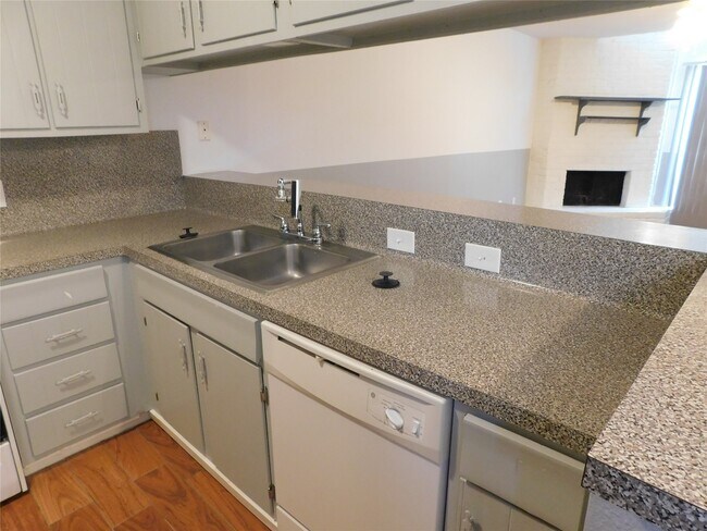 Building Photo - 9200 W Bellfort Ave