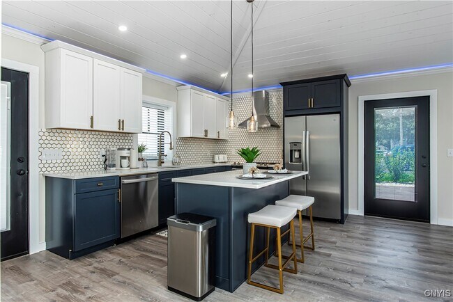 Building Photo - 1014 Main St