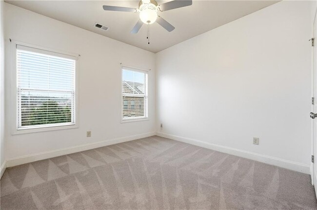 Building Photo - 7809 Laurel Crest Dr