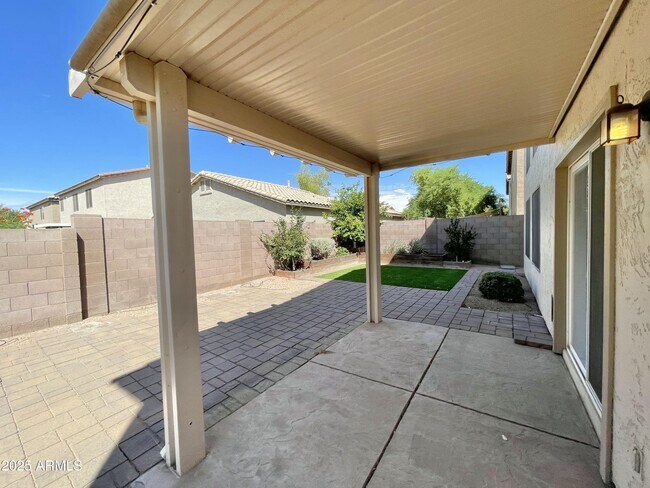 Building Photo - 2640 E Indian Wells Pl