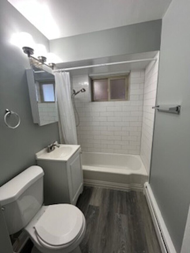 Building Photo - Salem Village Apartments LLC