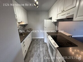 Building Photo - Updated 2 Bed, 1 Bath Condo in Great Conco...