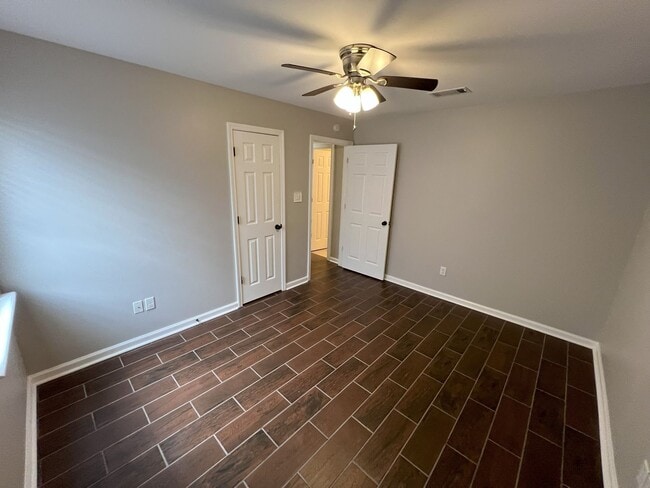 Building Photo - Charming updated 3 bedroom, 2 bath home in...