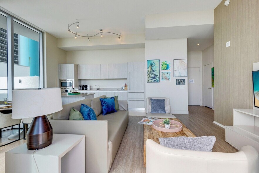Building Photo - 4111 S Ocean Dr