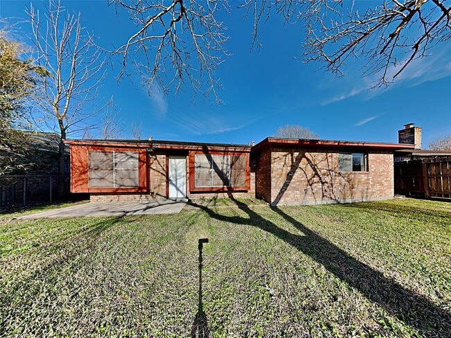 Building Photo - 16930 Barcelona Dr