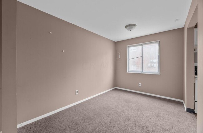 Building Photo - 4688 Hilton Ave