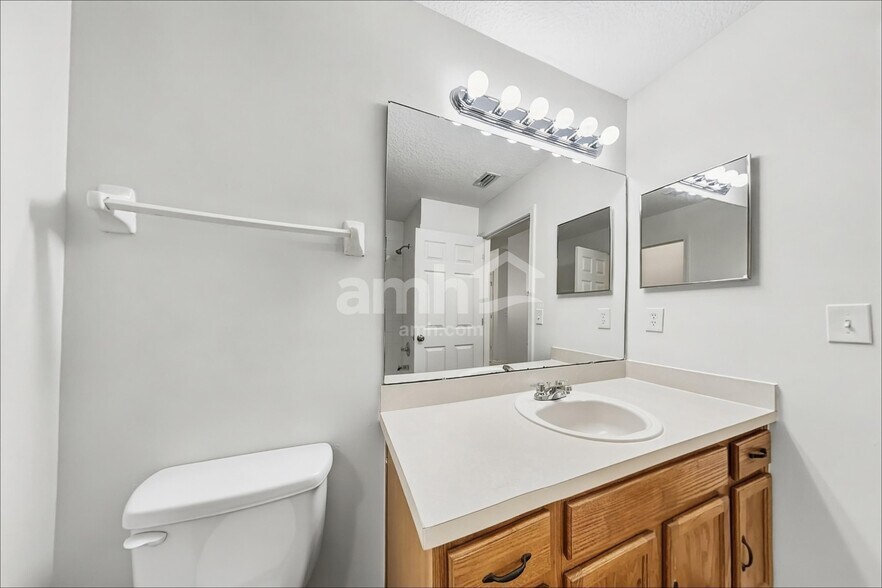 Building Photo - 1312 River City St