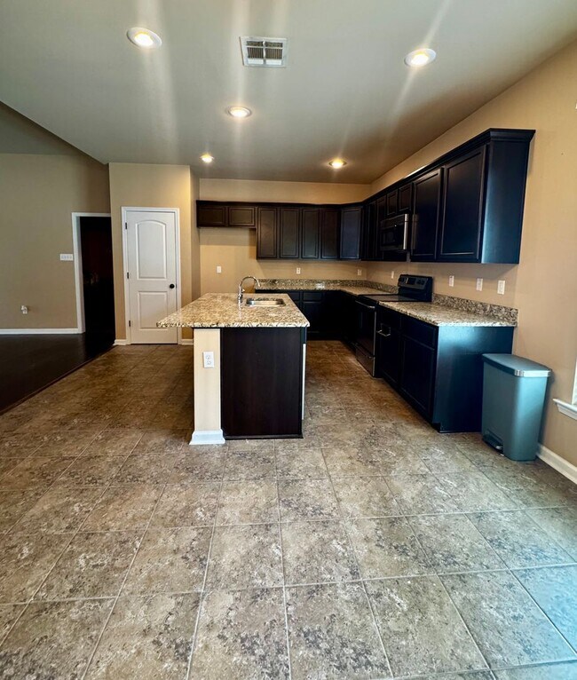 Building Photo - 3BD/2BA House for Lease in Magnolia Lakes - Close to LSU