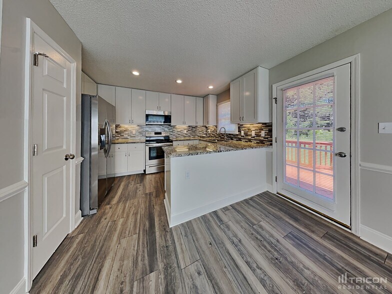 Building Photo - 5125 Cottage Bluff Ln