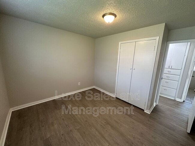 Building Photo - 209 Gill Dr