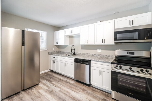 Building Photo - 523 E Main St