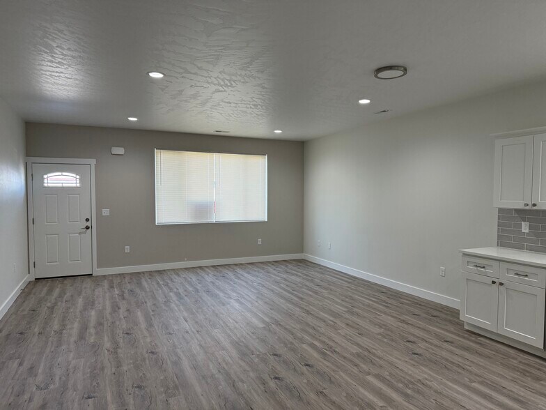 Building Photo - 8673 Charles Rd NE