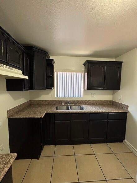 Building Photo - 318 E 105th St