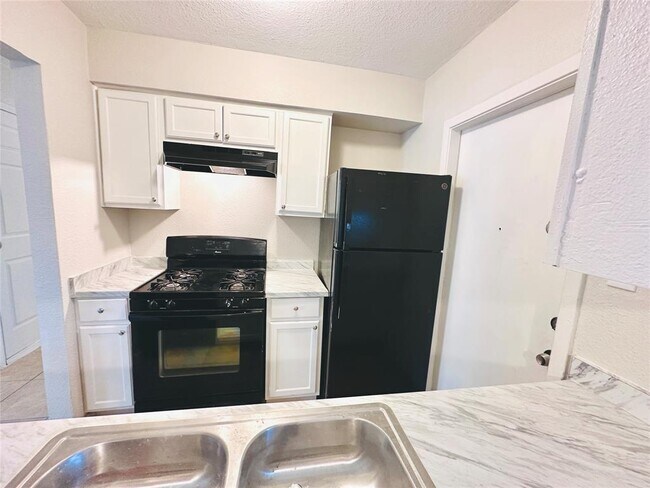 Building Photo - 4748 Suburban Dr