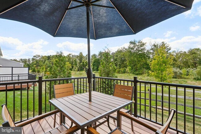 Building Photo - 45 Riverwalk