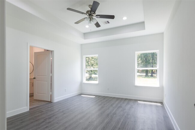 Building Photo - 336 Autumn Ln