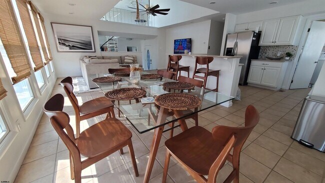 Building Photo - 5206 Ocean Dr S