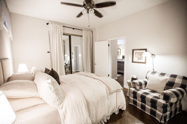 Building Photo - 816 N Dearborn St