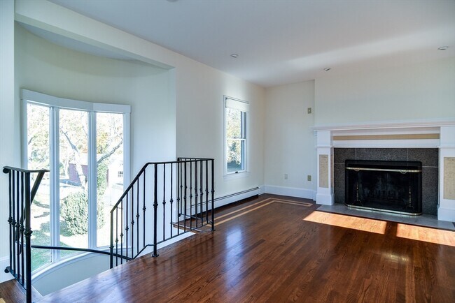 Building Photo - 110 Main St