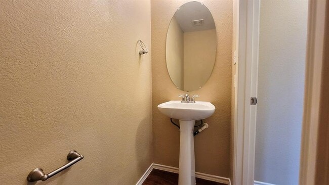 Building Photo - 1216 Shadow Creek Blvd