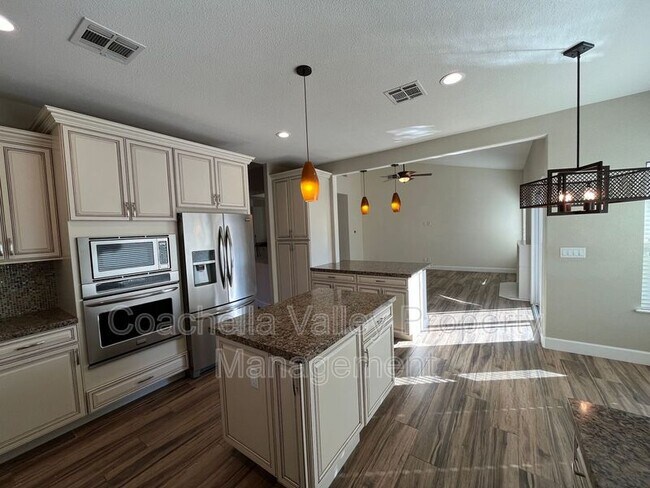 Building Photo - 77597 Carinda Ct