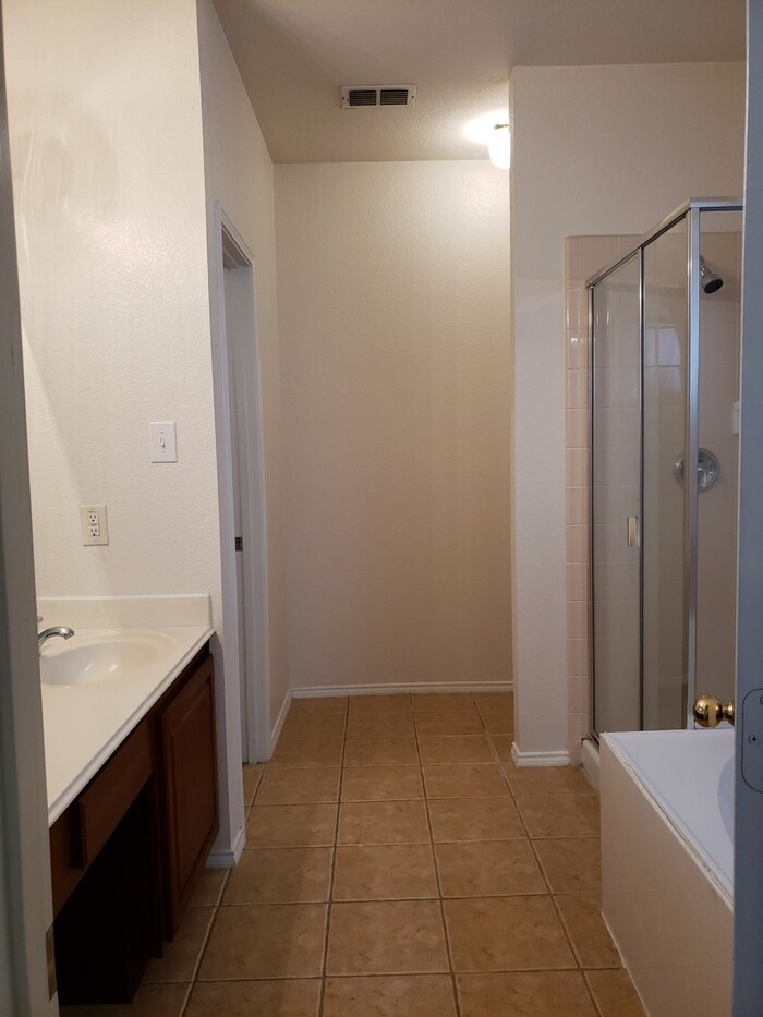 Building Photo - 8209 Swan Park Dr