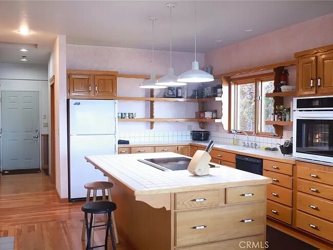 Building Photo - 7548 Evergreen Dr