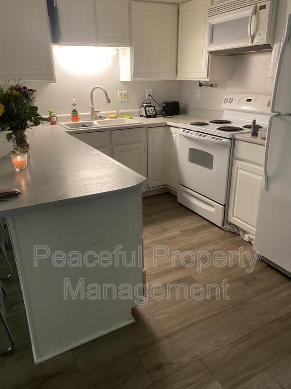 Building Photo - 1633 Woodland Dr