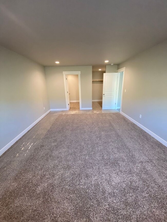 Building Photo - Newer Home in a Newer Community! 3-Bed, 2-Bath