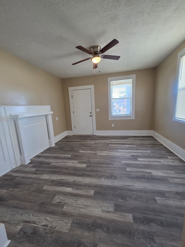 Building Photo - 930 Murphy St