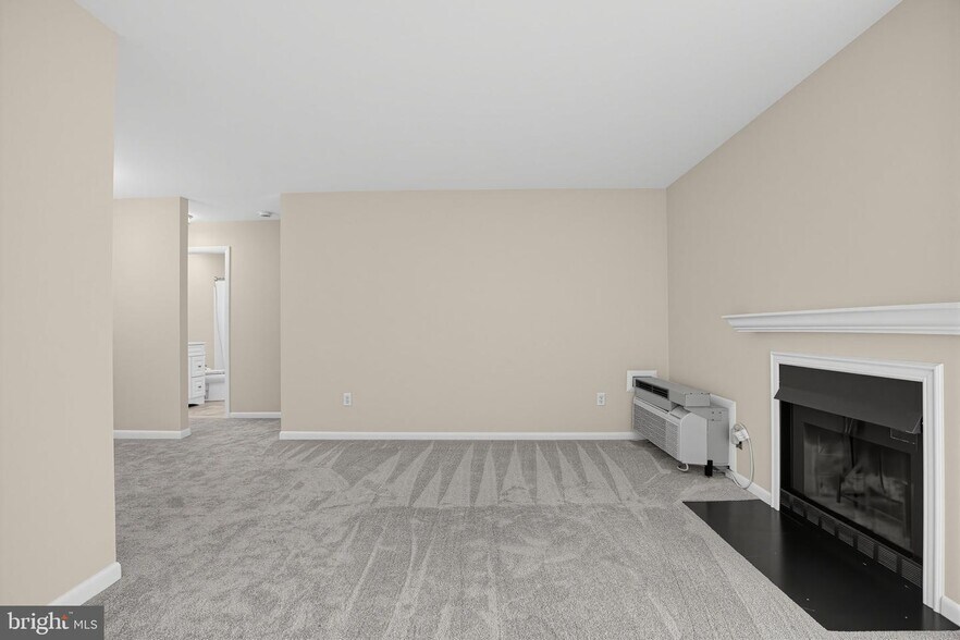 Building Photo - 2034 Lucas Ln