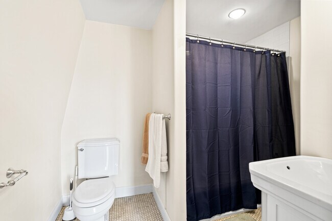 Building Photo - 34 Pine St