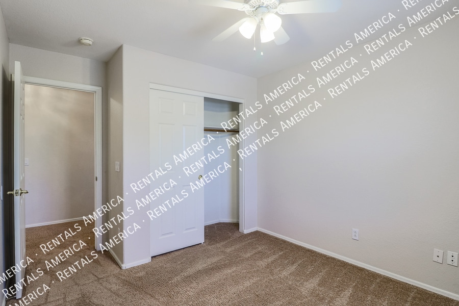 Building Photo - 17547 W Coyote Trail Dr