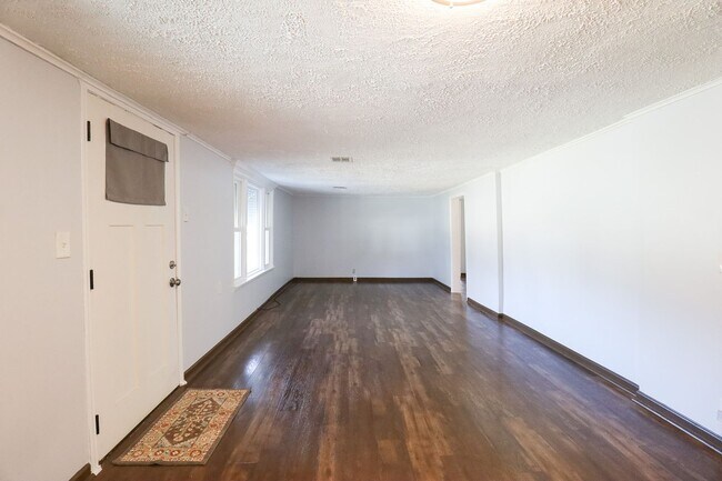 Building Photo - 4 Bed | 1.5 Bath in North Tulsa!