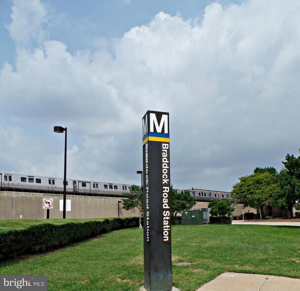 Building Photo - 525 N Fayette St