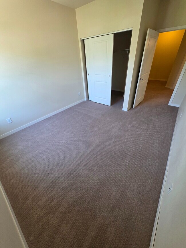 Building Photo - 2 Bedroom | 1 Bathroom 2nd Floor Apartment...