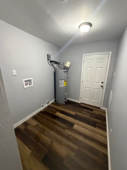 Building Photo - 514 Iowa Ave