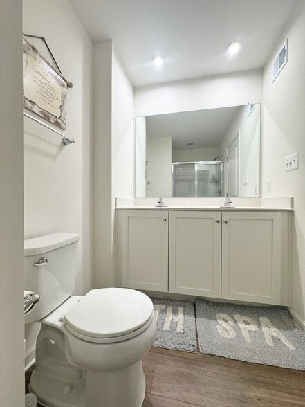 Building Photo - 229 Clifton Mnr