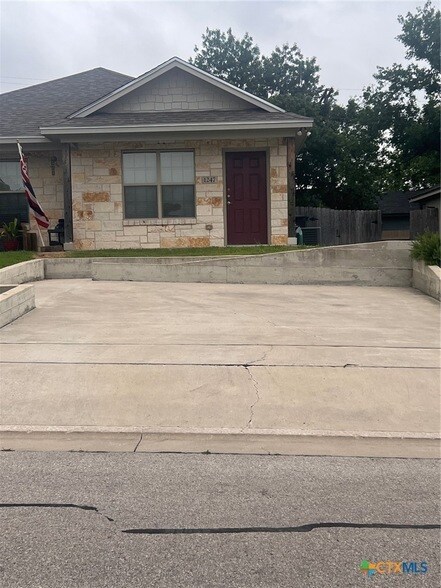 Building Photo - 1247 Honor Ln