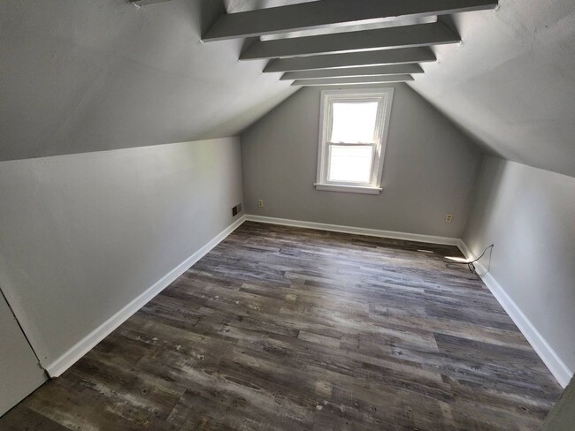 Building Photo - Newly Remodeled 4 bed 1 bath in Pleasant R...