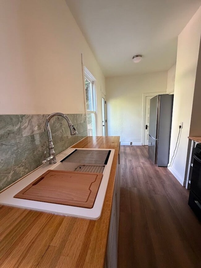 Building Photo - SFH 290 - Yamhill Duplex