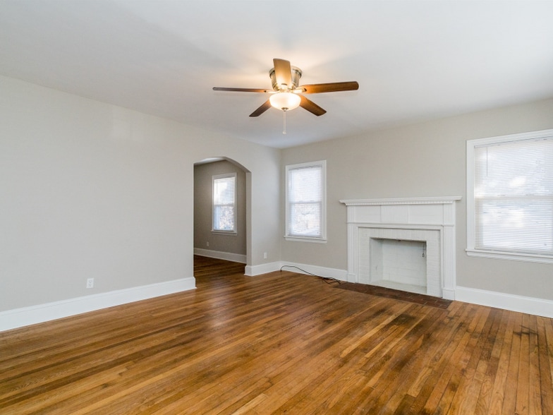 Building Photo - 413 E Geer St
