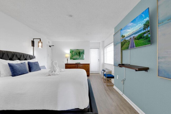 Building Photo - 2406 N Ocean Blvd