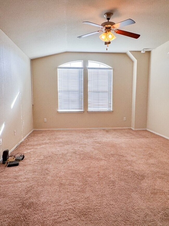 Building Photo - HUGE Single Family Home in Copperas Cove!