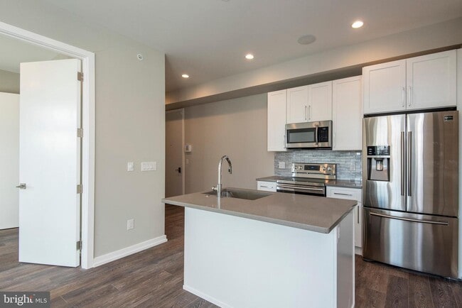 Building Photo - 1340 S 13th St