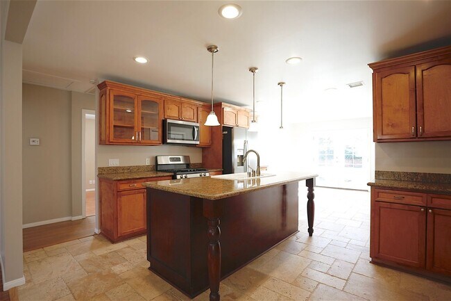 Building Photo - Beautiful North Hollywood 3 Bedroom, 2 Bath Single Family Home  *** Non-Smoking***